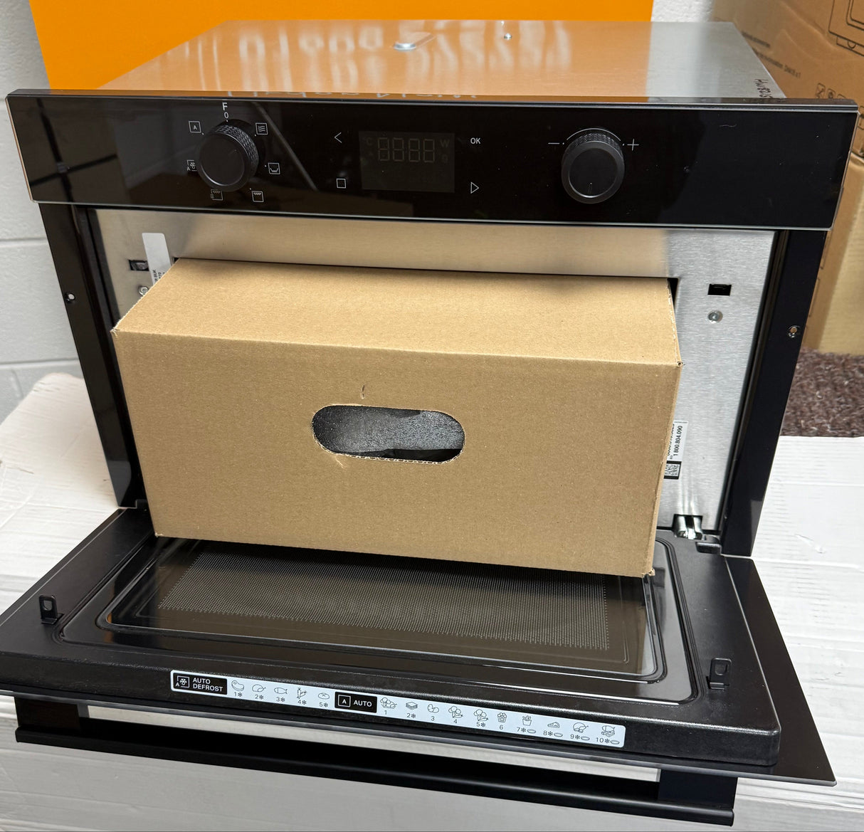 Hotpoint HPD 254CR BUK (86) 1000W 31 Litre Built-in Microwave Oven and Grill in Black - (Ex Display) - HW182586