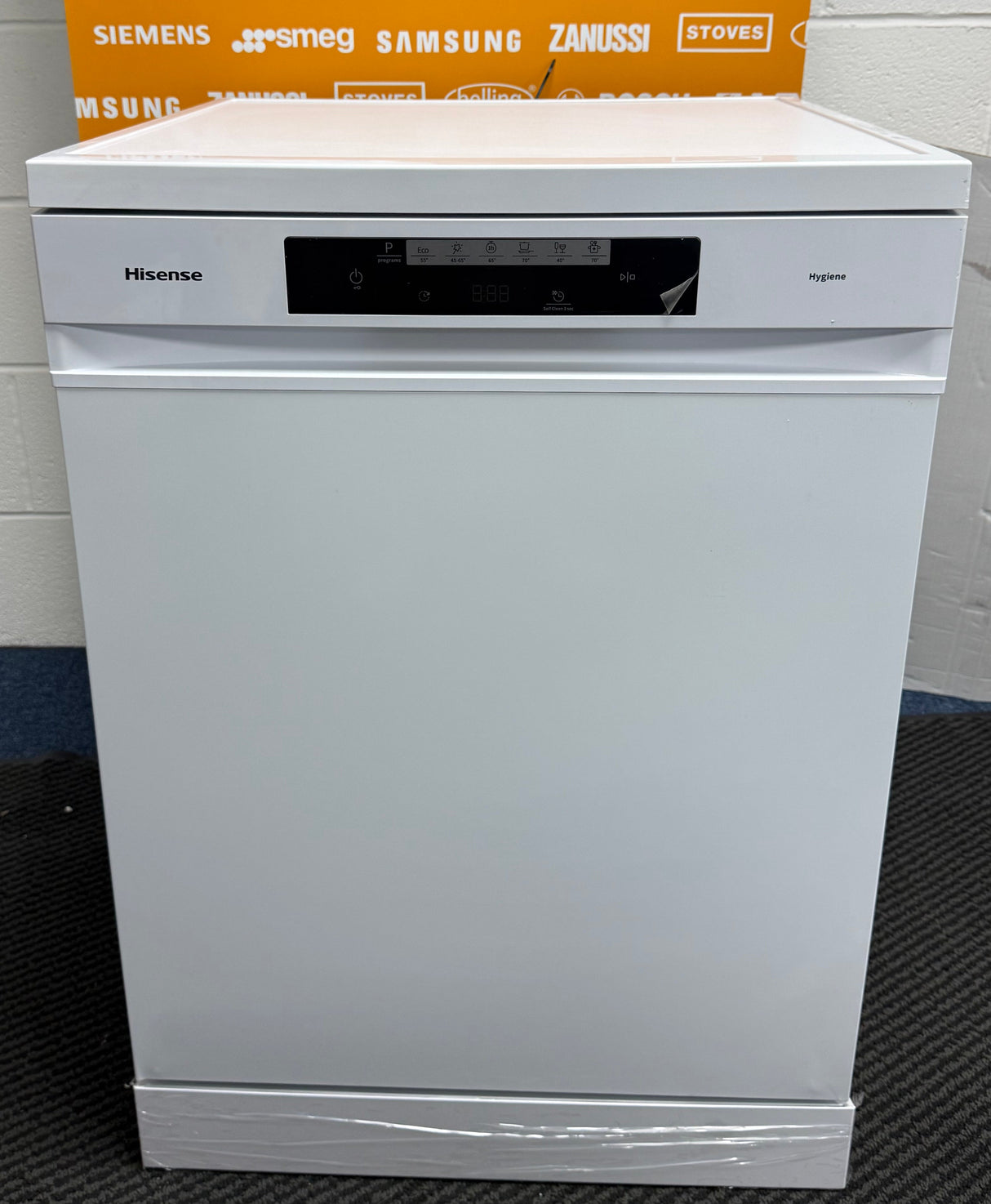 Hisense HS642D90WUK (00) 14 Place Settings Full-Size Freestanding Dishwasher in White - D Rated - (Graded) - HW182400