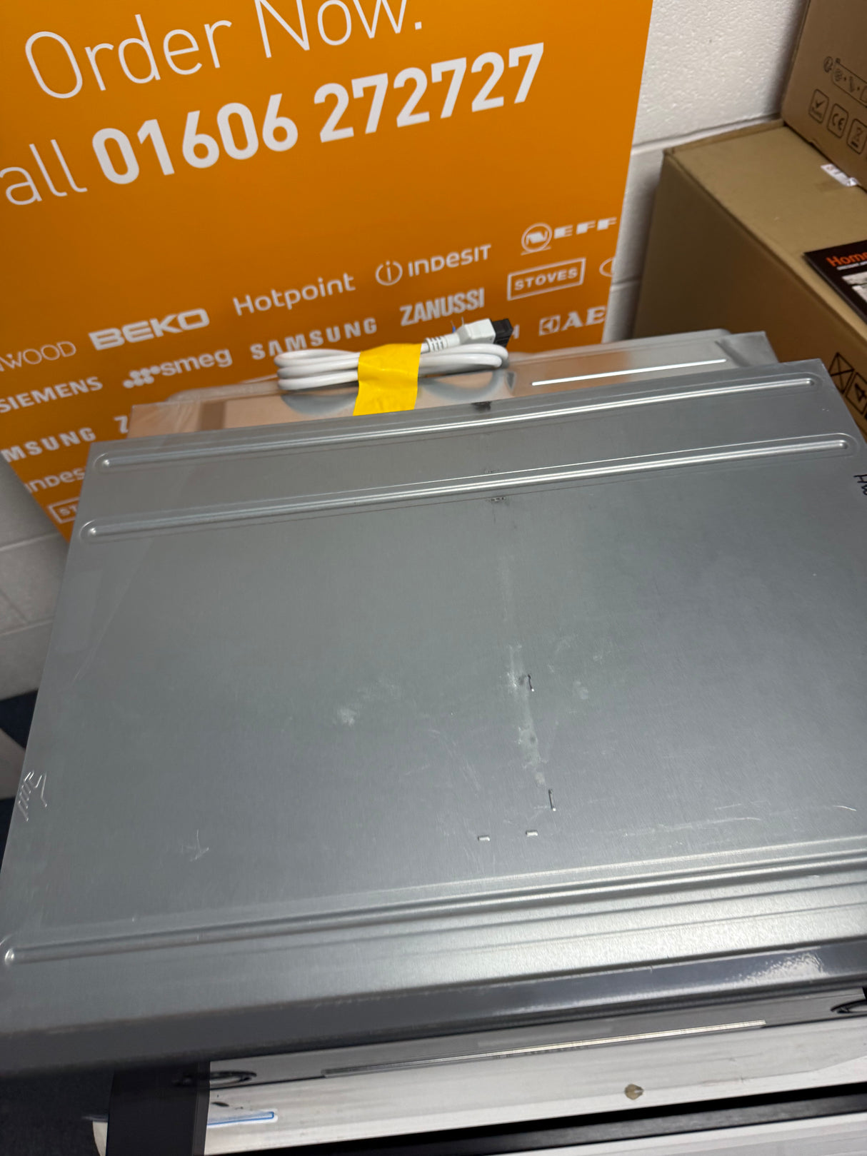 Bosch HBS573BB0B Built-in Electric Single Oven with Pyrolytic Self Cleaning in Black - A Rated - (Ex Display) - HW181971