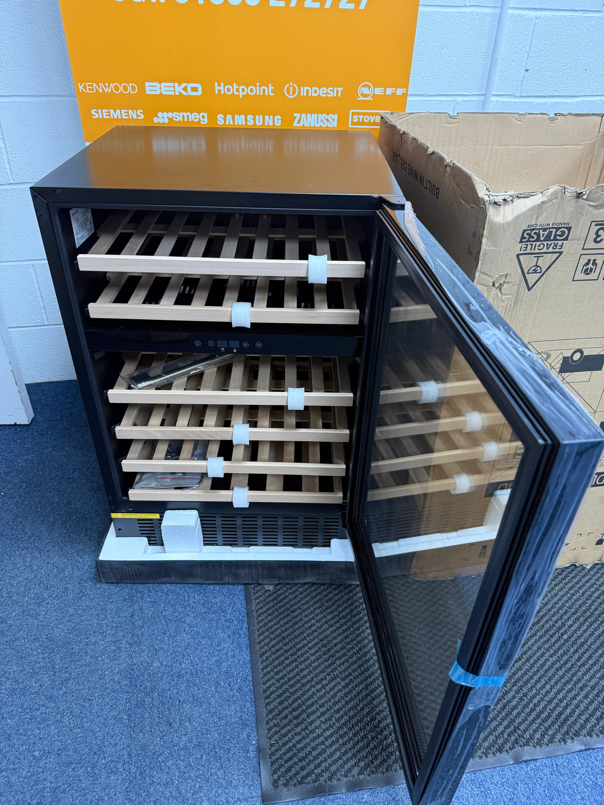 Viceroy WRWC60BKED.3 (25) 46 Bottle Dual Zone 60cm Undercounter Wine Cooler Fridge (Tatty box) - HW182625