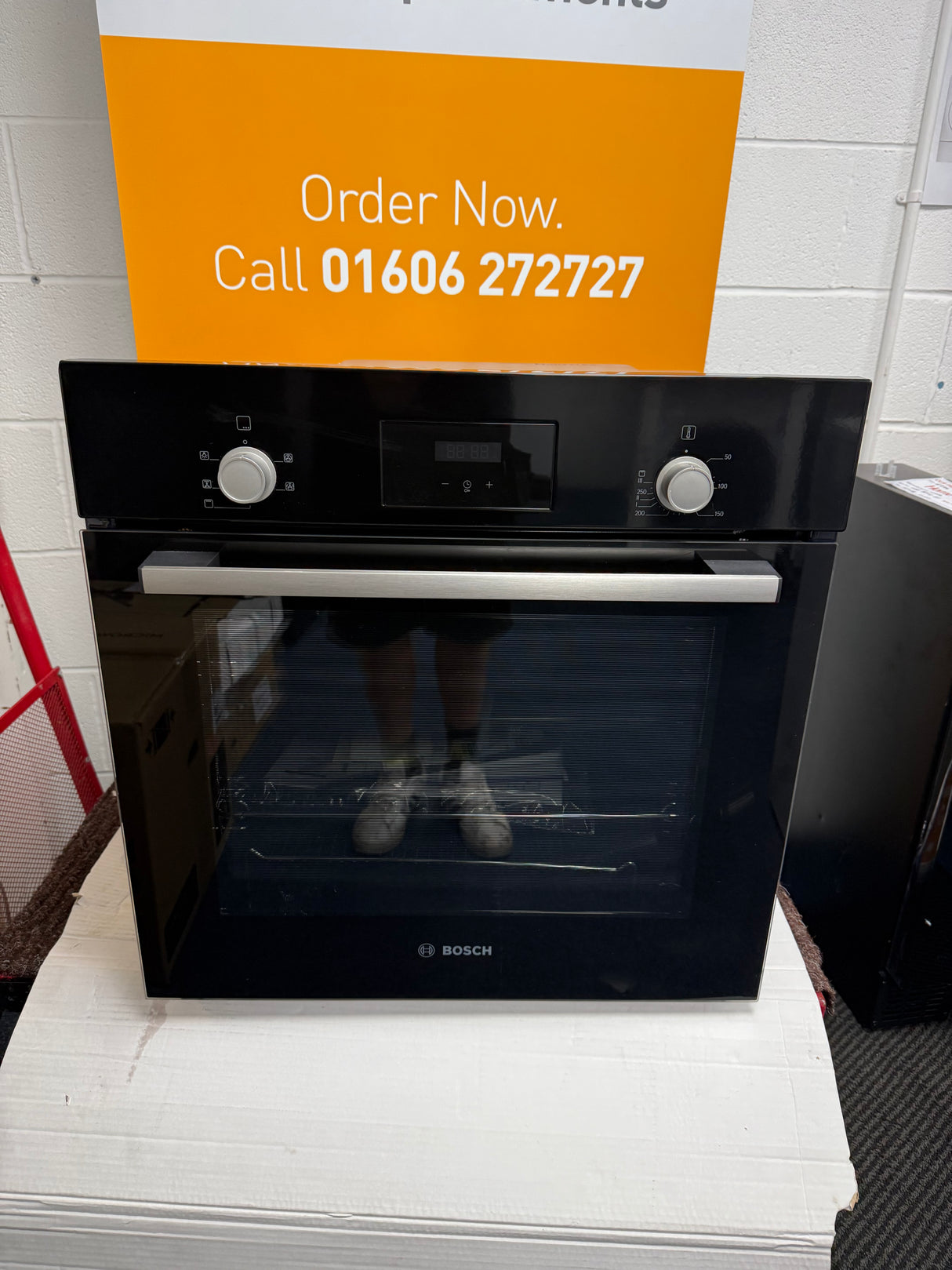 Bosch Series 2 HHF113BA0B (65) Built-In Electric Single Oven in Black with 13 Amp Plug - A Rated - (Ex Display) - HW182165