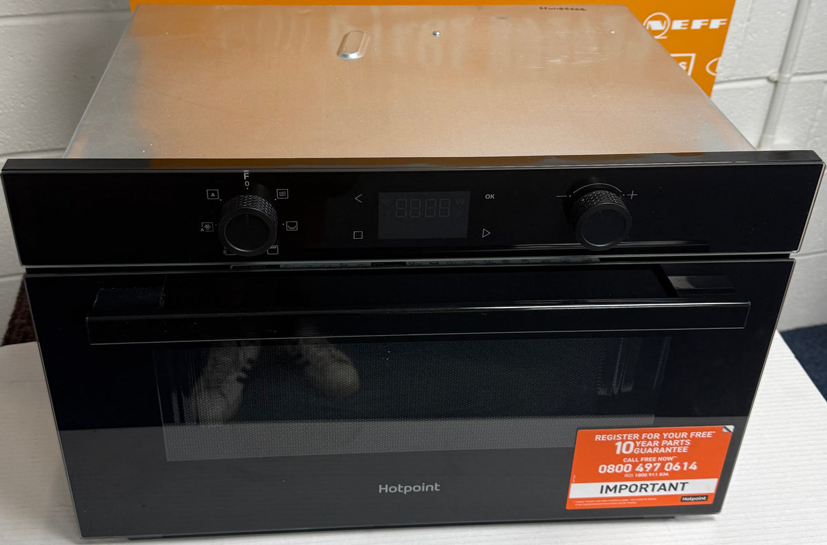 Hotpoint HPD 254CR BUK (54) 1000W 31 Litre Built-in Microwave and Grill in Black - (Ex Display) - HW182554