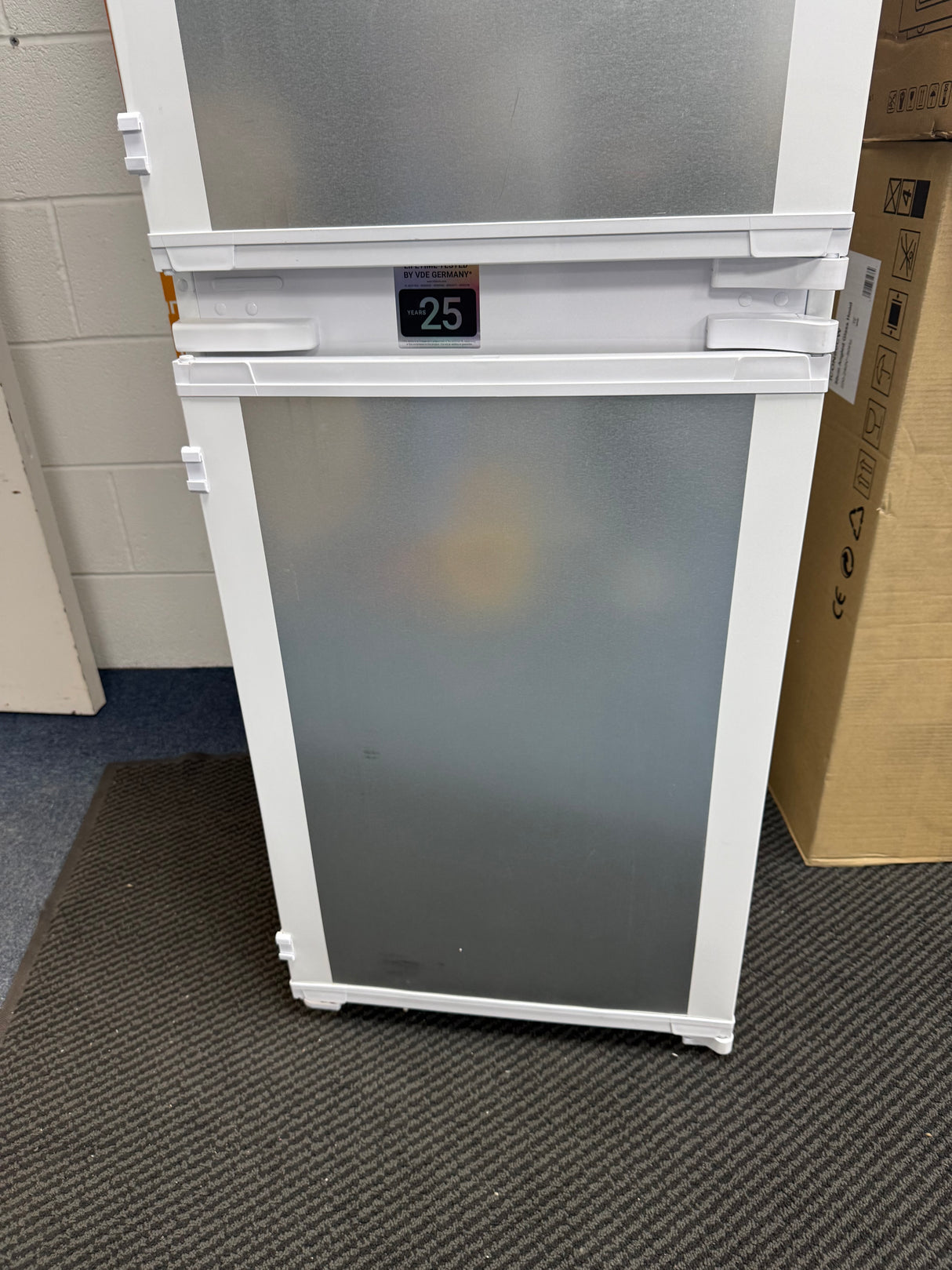 Beko BCFD4V50 (96) 50/50 Frost Free HarvestFresh™ Integrated Fridge Freezer with Sliding Hinge - E Rated - (Ex Display) - HW182196