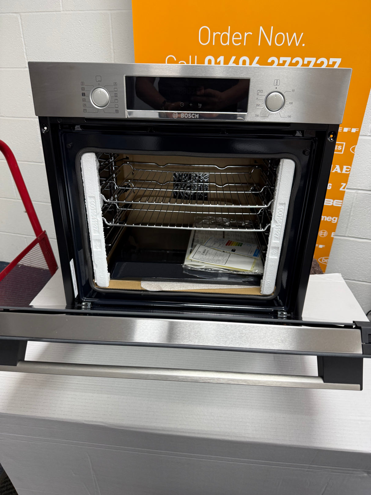 Bosch Series 4 HQA574BS3B (94) Electric Single Oven with Pyrolytic Self Cleaning in Stainless Steel - (Ex display) - HW182523