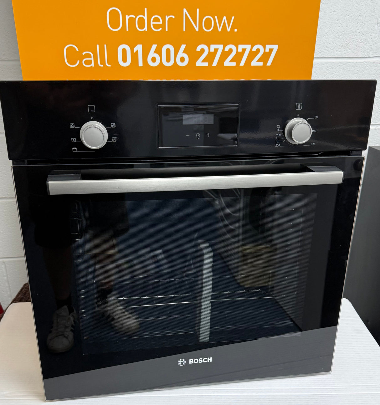 Bosch Series 2 HHF113BA0B (04) Built-In Electric Single Oven in Black with 13 Amp Plug - A Rated - (Ex Display) - HW182504