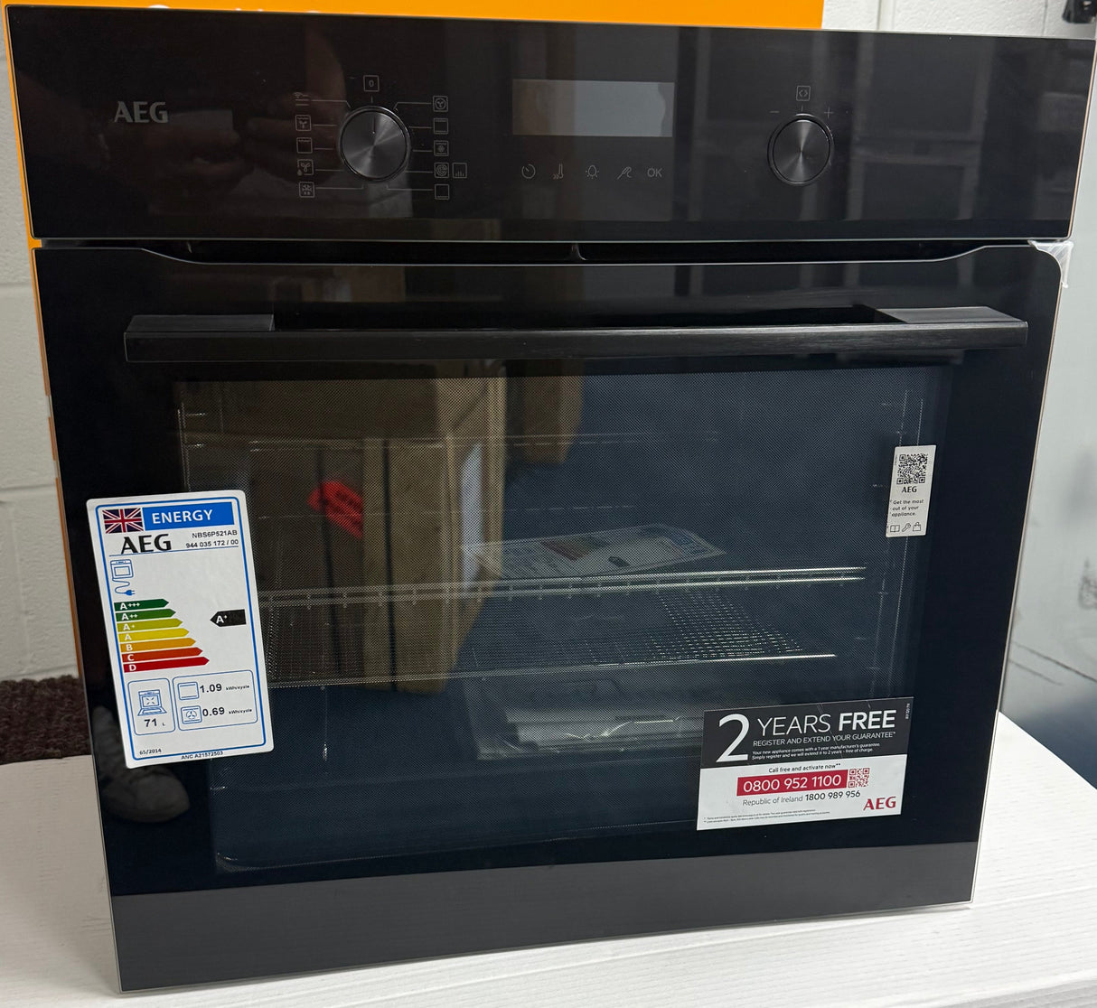 AEG NBS6P521AB (13) 6000 SenseCook® Built-in Electric Single Oven with Pyrolytic Self Cleaning in Black Glass - A+ Rated - (Ex Display) - HW182613
