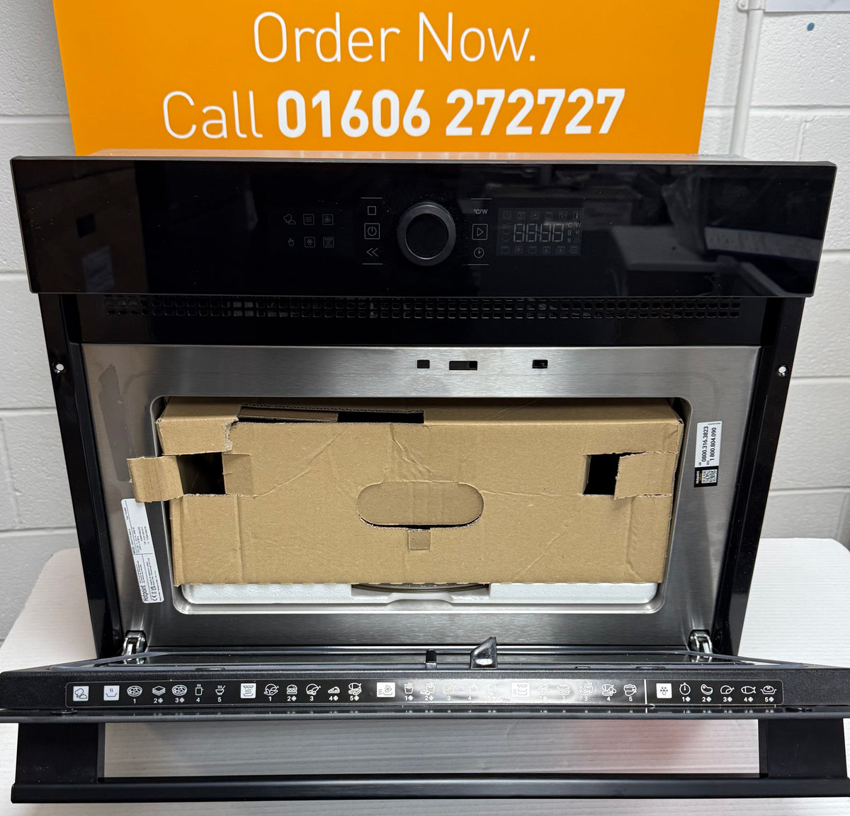 Hotpoint HMW47DHMBUK (37) 900w Built-in Microwave Oven with Grill in Black - (GRADED) - HW182737