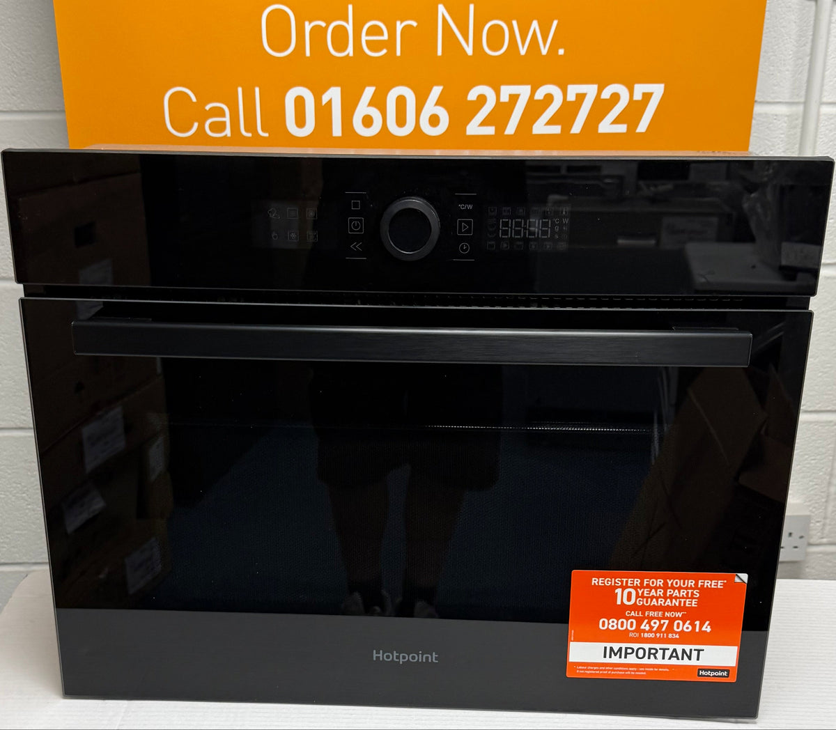 Hotpoint HMW47DHMBUK (37) 900w Built-in Microwave Oven with Grill in Black - (GRADED) - HW182737