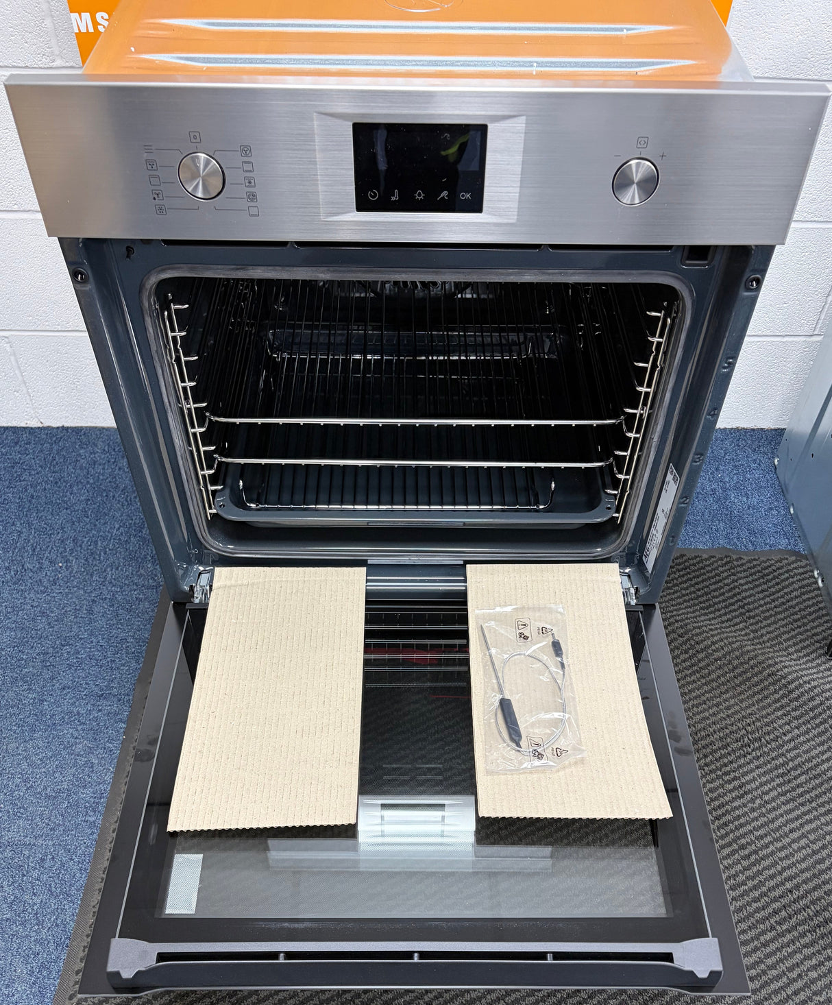 AEG Series 6000 OS6AB50AM (02) Sense Cook Aqua Clean Built-in Single Oven in Stainless Steel - A+ Rated - (Ex Display) - HW182602