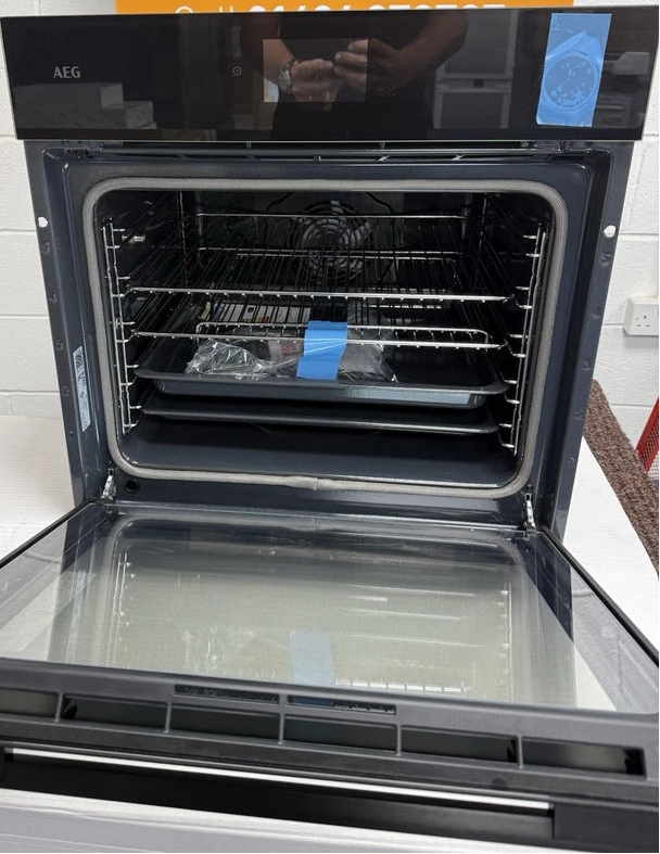 AEG NBR7P731SB (43) 7000 MealAssist Built in Single Oven with SteamCrisp and Pyrolytic Self Cleaning - A++ Rated - (Ex Display) - HW182643