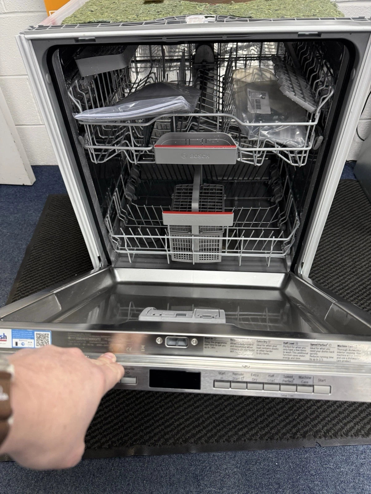 Bosch Series 4 SMV4HTX00G 13-Place Settings Integrated Dishwasher - D Rated - (ex display ) - HW182727