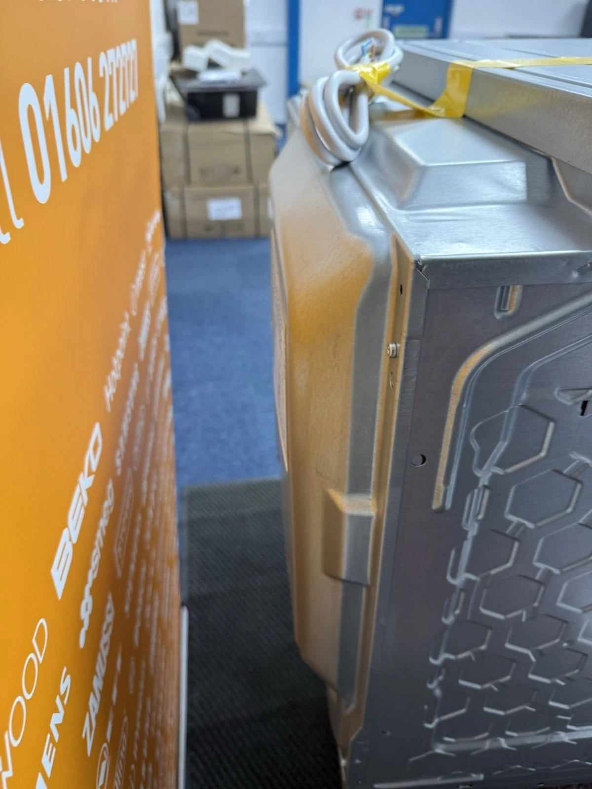 Bosch Series 4 HQA534BB3B (88) Built In Electric Single Oven with added Steam Function in Black - A+ Rated - (Ex Display) - HW182088