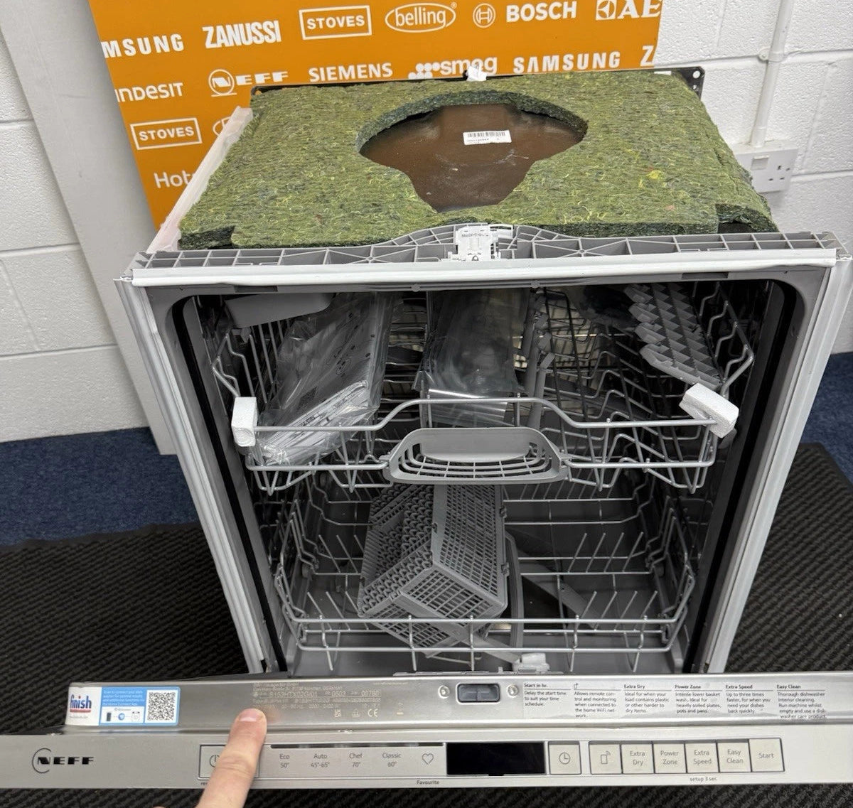 Neff N30 S153HTX02G (16) Wi-Fi Enabled Full Size Integrated Dishwasher - (Ex Display) - HW182616
