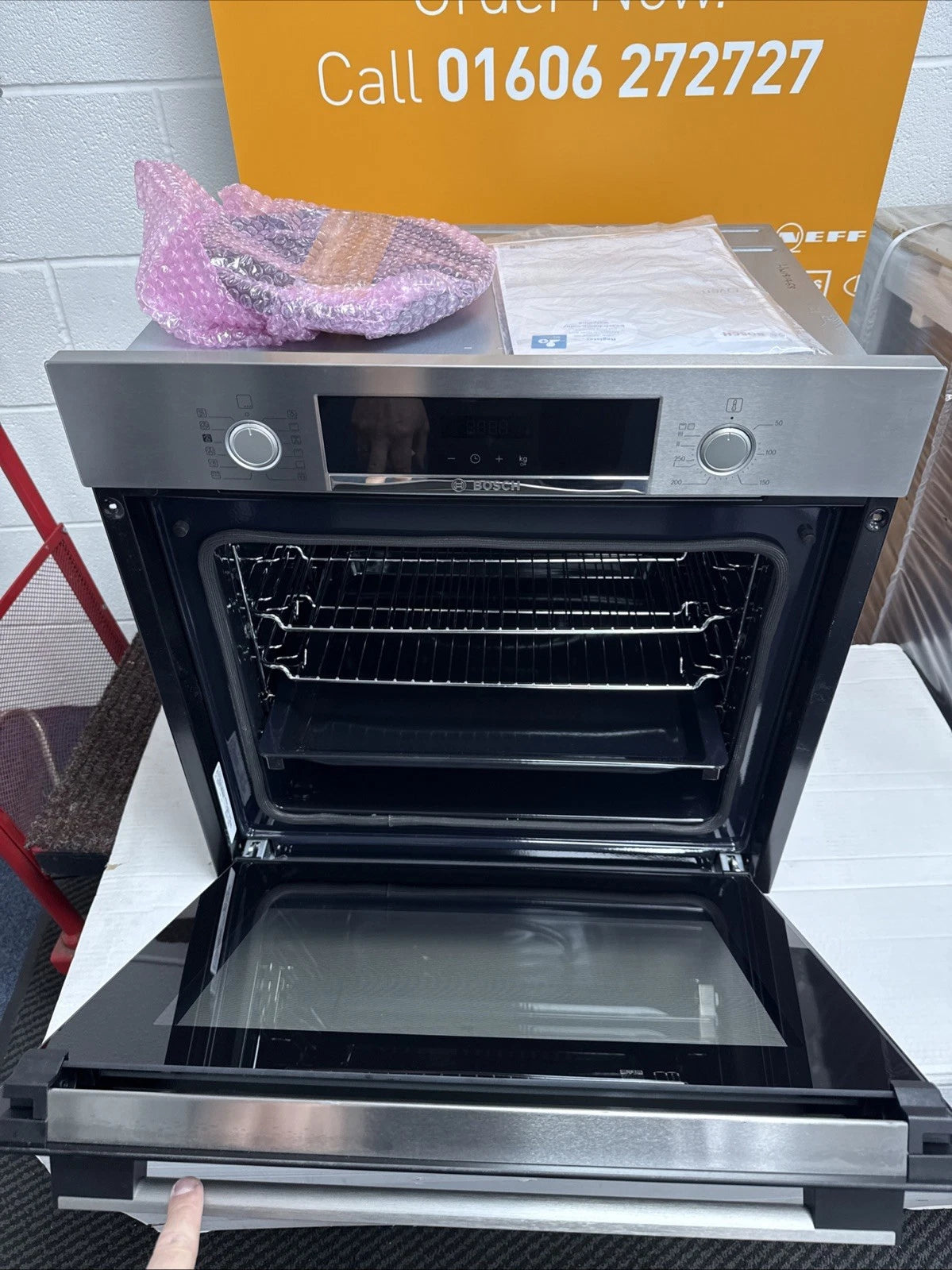 Bosch Series 4 HQA574BS3B (81) Electric Single Oven with Pyrolytic Self Cleaning in Stainless Steel - (Graded) - HW181914