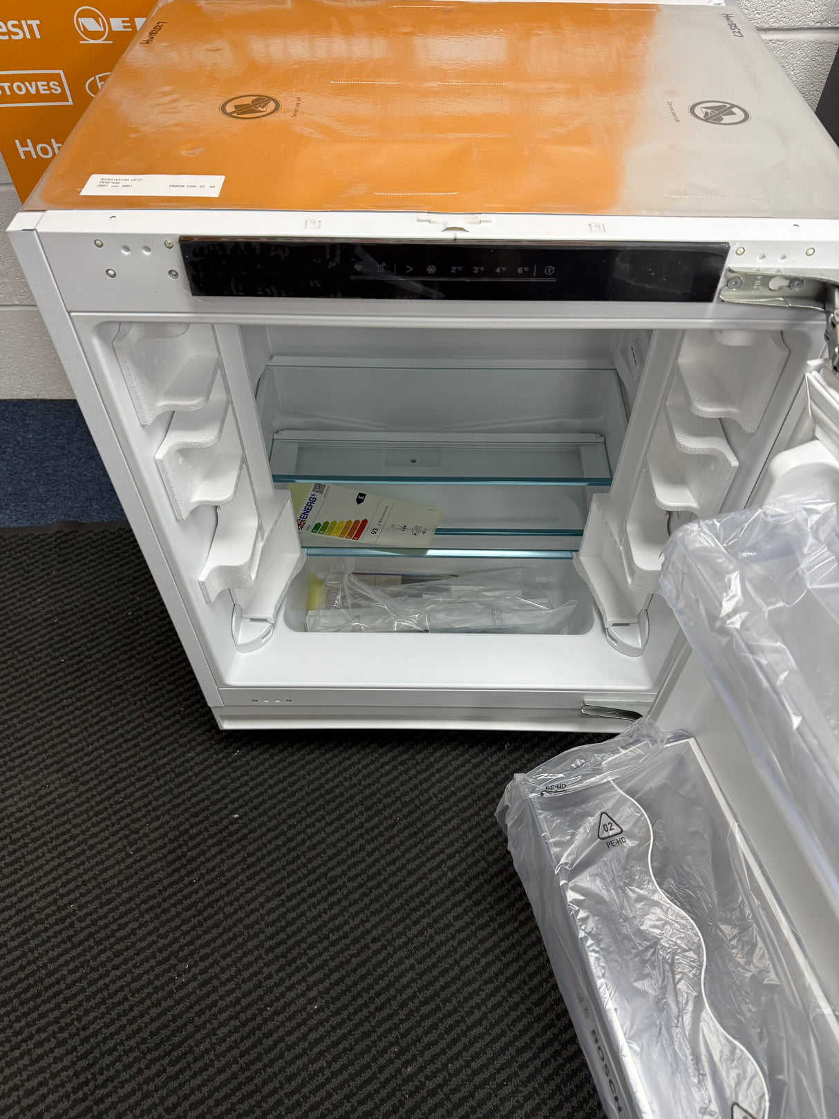 Bosch Series 4 KUR21VFE0G (27) 134 Litre Integrated Under Counter Fridge - E Rated - (Ex Display) - HW182527