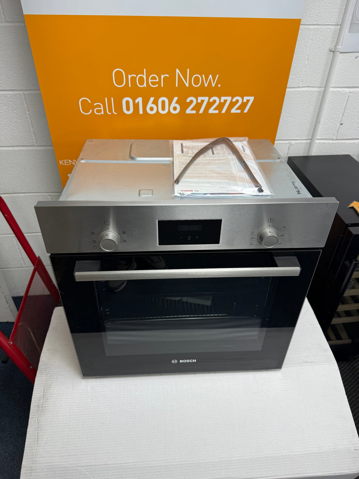 Bosch Series 2 HHF113BR0B (93) Built-In Electric Single Oven in Stainless Steel with 13 Amp Plug - A Rated - (Ex Display) - HW182786