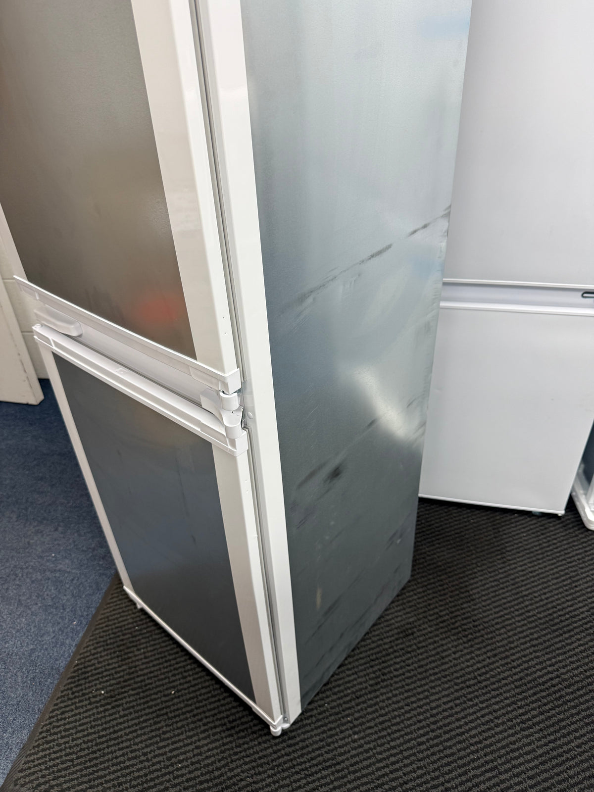 Hotpoint HPKS 1262B4UK 54cm 50/50 Integrated Built-in Fridge Freezer in White - E Rated - (Ex display ) - HW182757