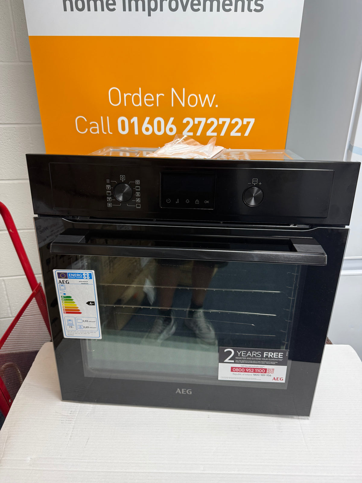 AEG BPX535061B (43) Built-In Electric Single Oven with Pyrolytic Self Cleaning in Black - A Rated - (Blemished ) - HW182743