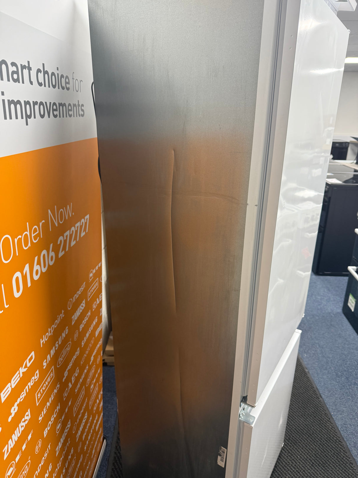 Hotpoint HTC18 T112 UK 70/30 (31) No Frost Integrated Fridge Freezer with Sliding Hinge - E Rated -GRADED BLEMISHED  HW181976