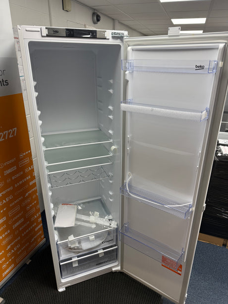 Beko BLSD4V577 (59) Built In HarvestFresh™ Tall Larder Fridge - 309 Litres - E Rated - (GRADED DAMAGED ) - HW182659