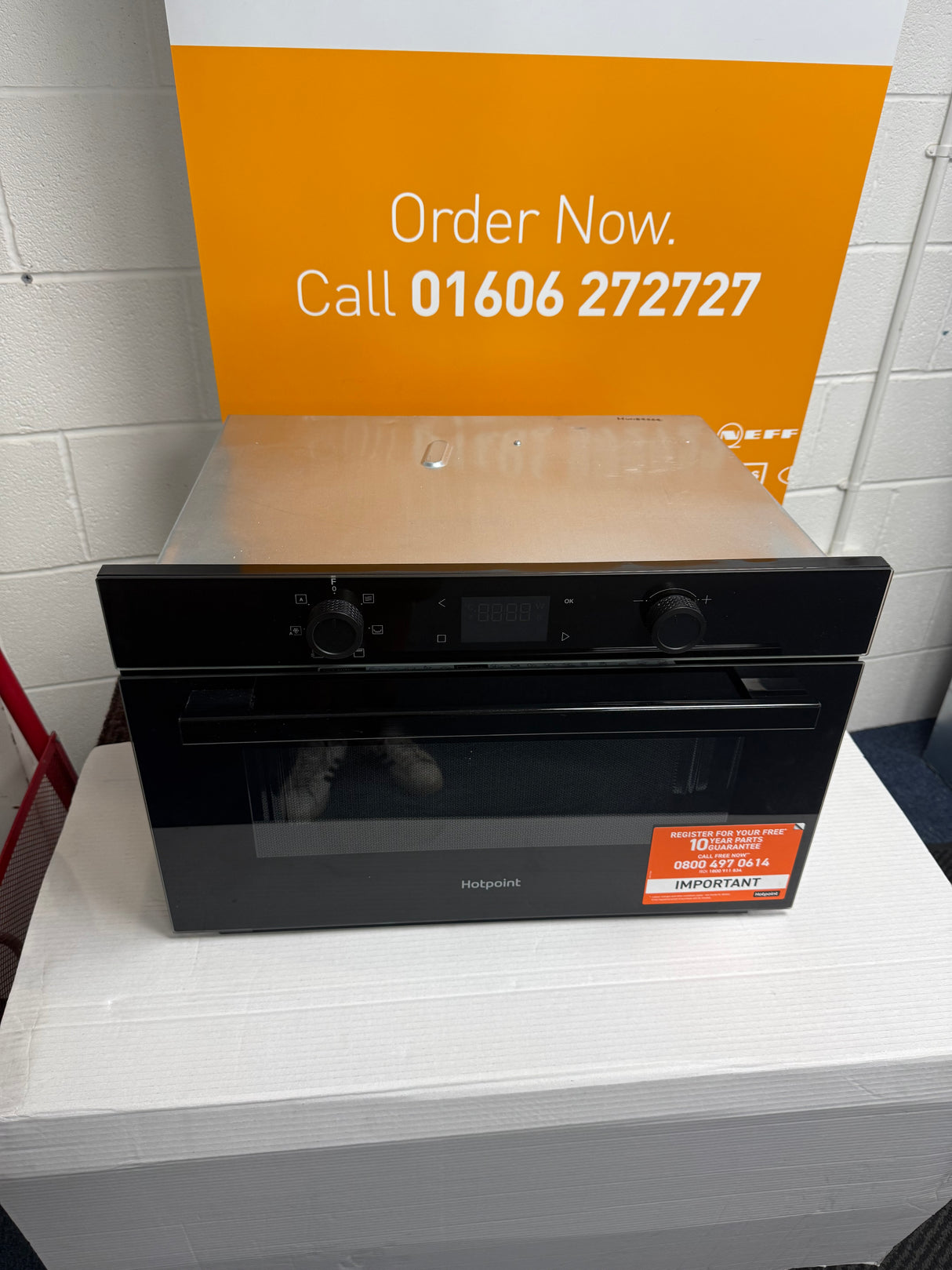 Hotpoint HPD 254CR BUK (54) 1000W 31 Litre Built-in Microwave and Grill in Black - (Ex Display) - HW182554