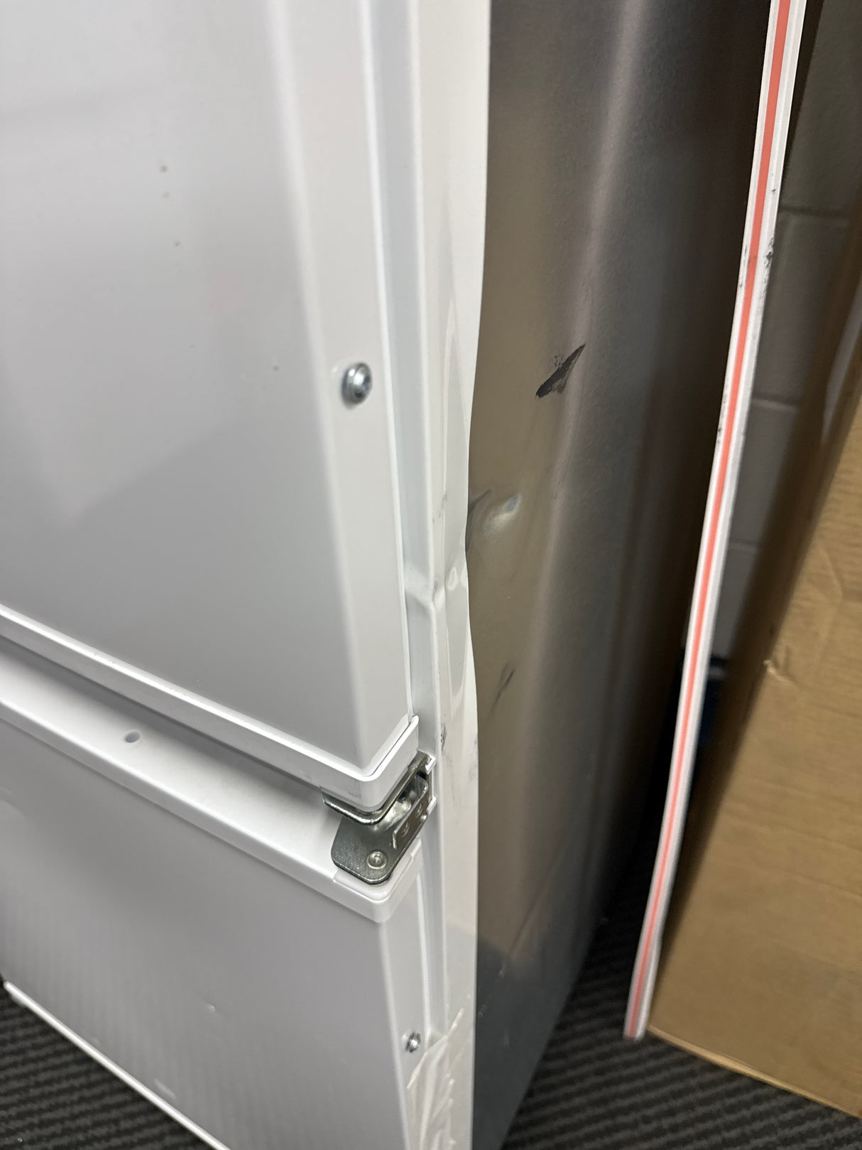 AEG 6000 TwinTech® OSC6N181ES (09) 177cm 70/30 Integrated Fridge Freezer with Sliding Door Hinge in White - E Rated - (Graded Dented) - HW182109