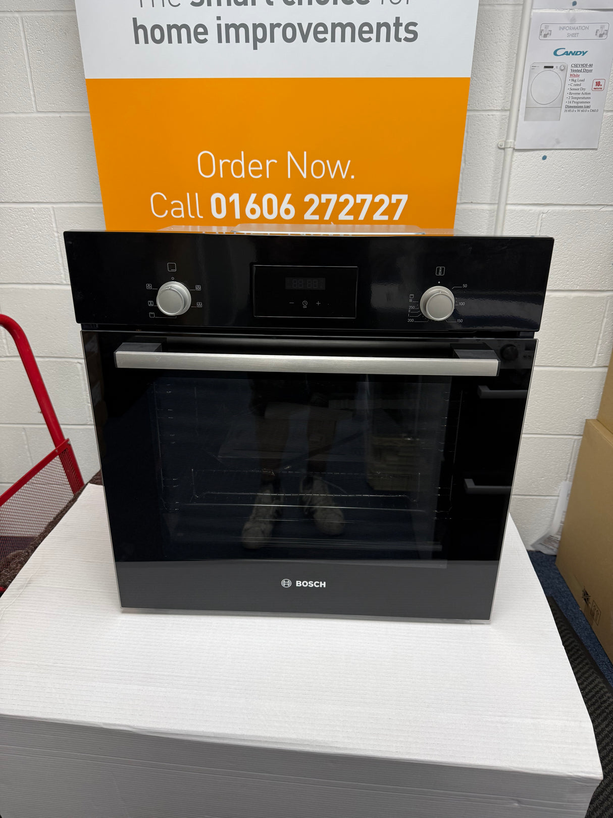 Bosch Series 2 HHF113BA0B (86) Built-In Electric Single Oven in Black with 13 Amp Plug - A Rated - (Ex Display) - HW182386