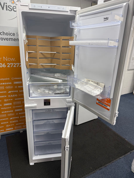 Beko BCFD4V50 (00) 50/50 Frost Free HarvestFresh™ Integrated Fridge Freezer with Sliding Hinge - E Rated - (Ex Display) - HW182600