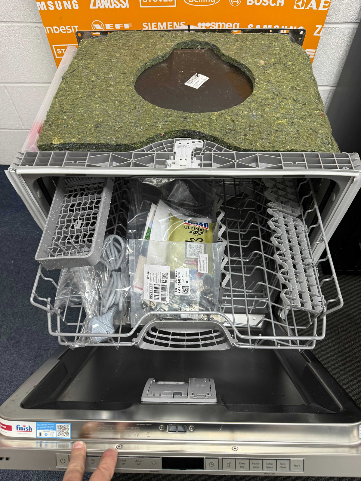 Neff N30 S153HTX02G (51) Wi-Fi Enabled Full Size Integrated Dishwasher - (Ex Display) - HW182851