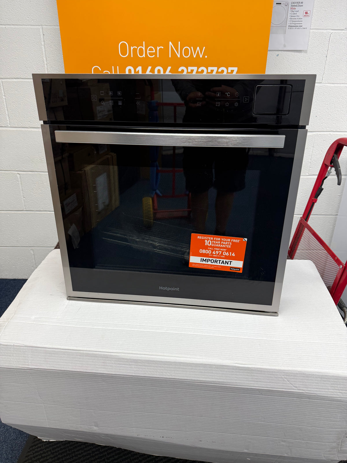 Hotpoint Class 6 HOI6A8PT1SXUK (45) Built in Single AirFry Oven with Pyrolytic Self Cleaning in Stainless Steel - (Ex Display Bemished) - HW182804
