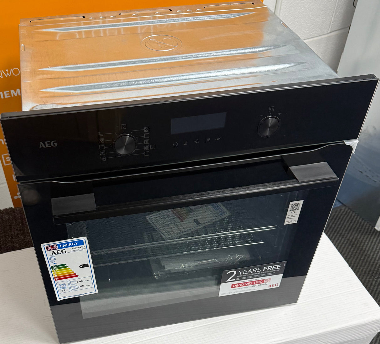 AEG NBS6P521AB (13) 6000 SenseCook® Built-in Electric Single Oven with Pyrolytic Self Cleaning in Black Glass - A+ Rated - (Ex Display) - HW182613