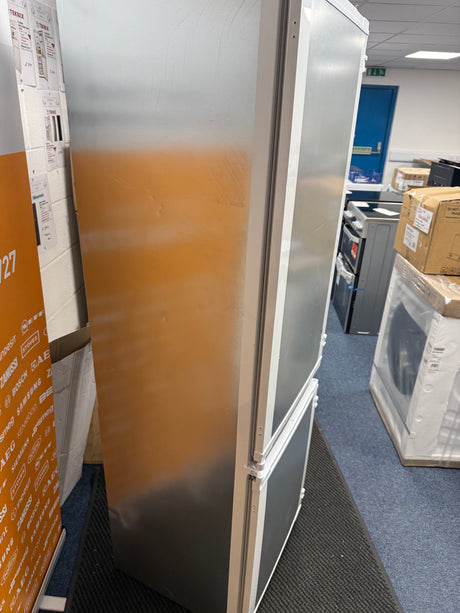 Beko BCFD473 (22) 70/30 Frost Free  Integrated Fridge Freezer with Sliding Hinge - E Rated - (Ex Display) - HW182322