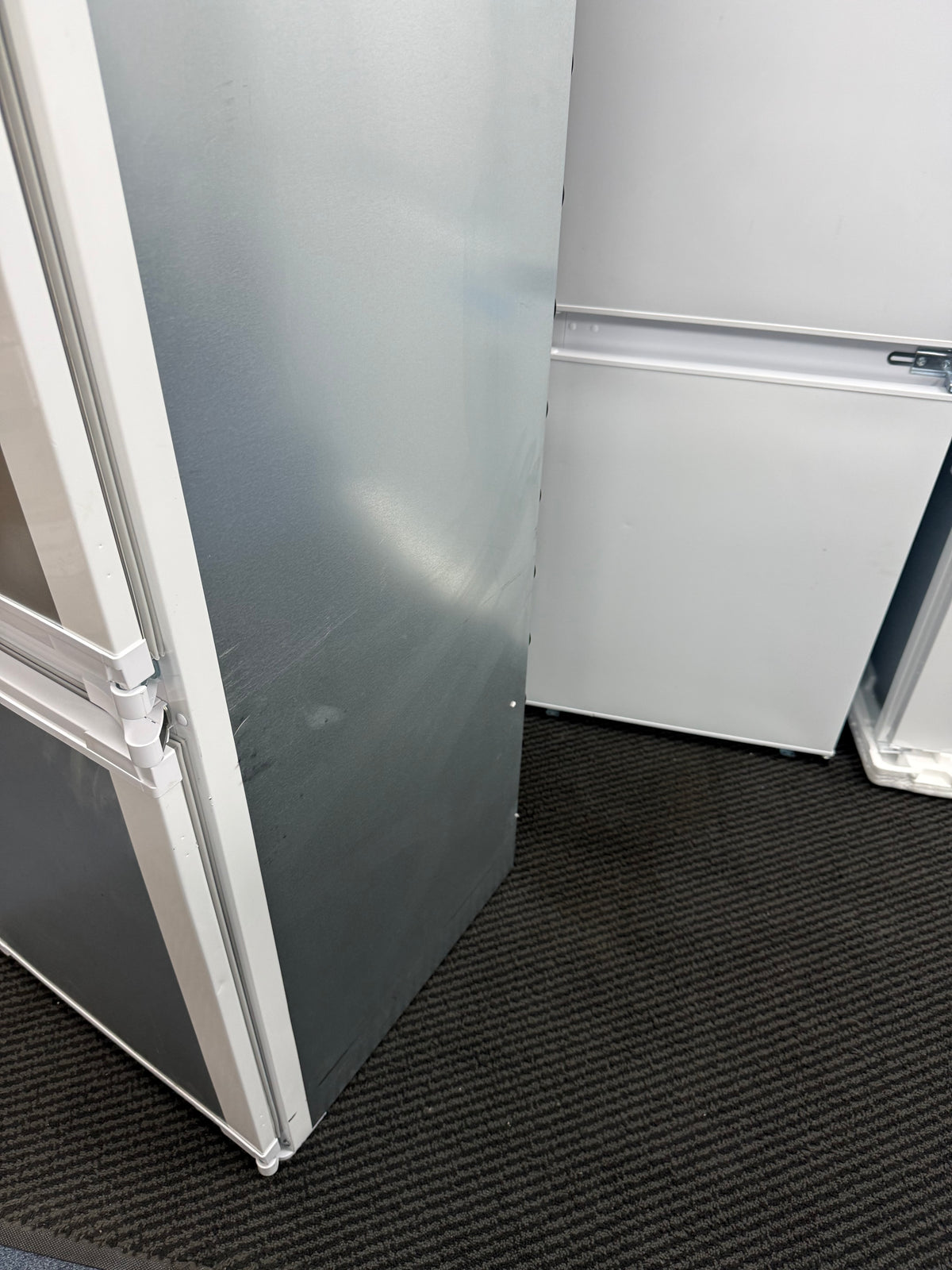 Beko BCFD4V73 (52) 70/30 Frost Free HarvestFresh™ Integrated Fridge Freezer with Sliding Hinge - E Rated - (Ex Display) - HW182752