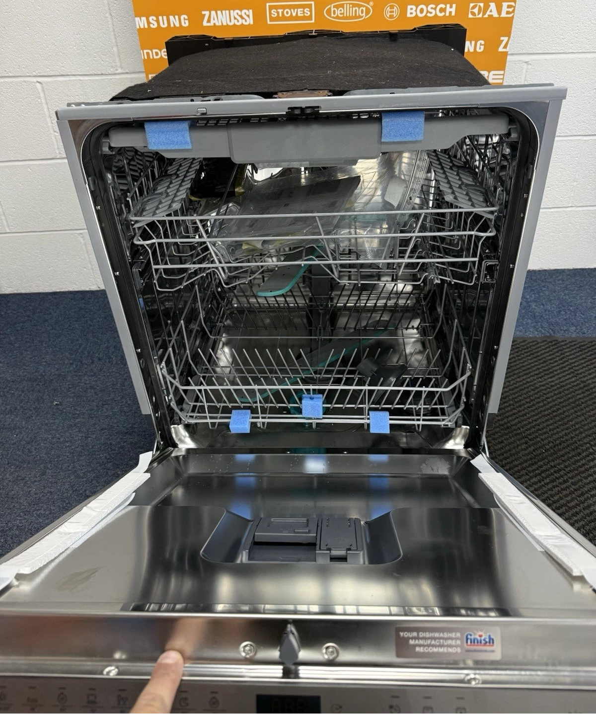 Hisense HV663A60UK (88) Full Size Integrated Dishwasher - 16 Place Settings - A Rated - (Ex Display) - HW182688