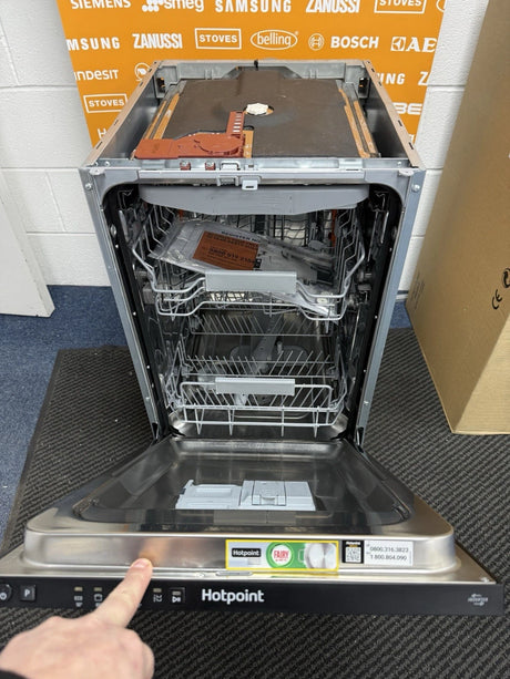Hotpoint HP4ID11CS80UK (64) 45cm Slimline Integrated Dishwasher with 11 Place Settings - D Rated - (Ex Display) - HW182064