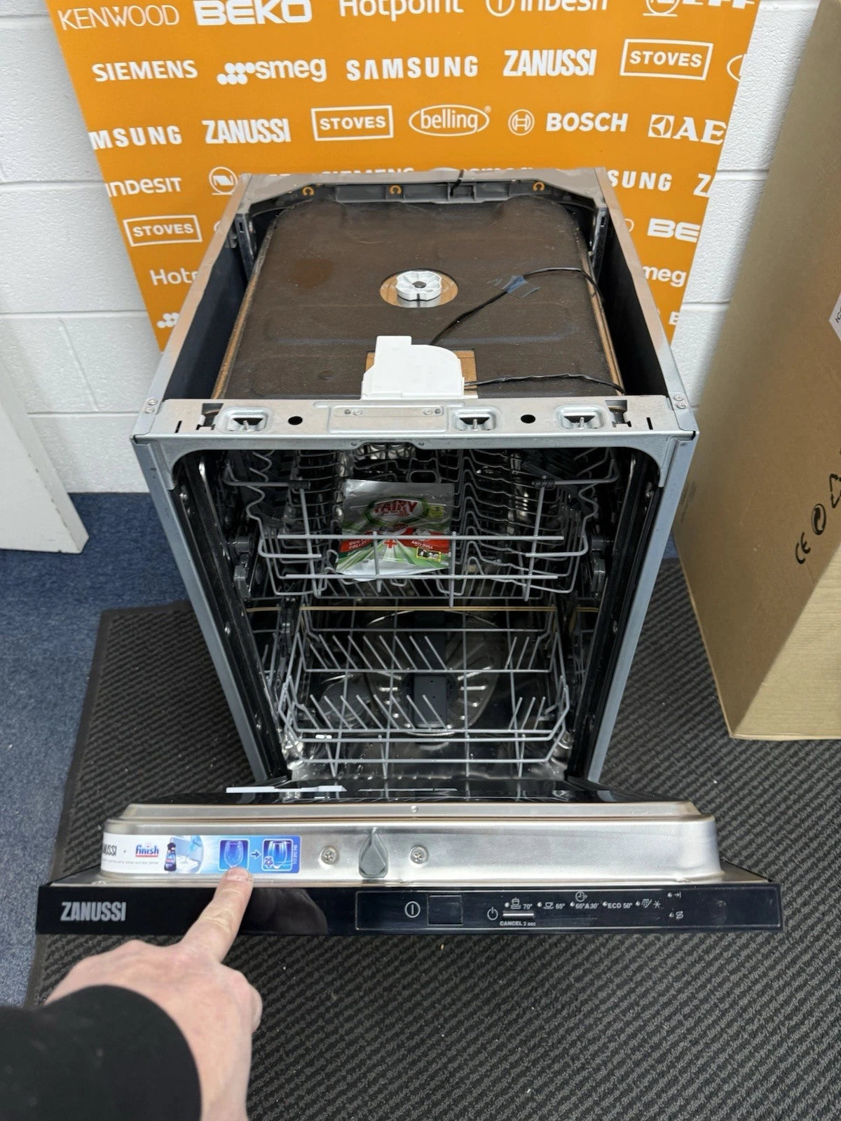 Zanussi ZDV12001FA (31) 9 Place Slimline Fully Integrated Dishwasher in Black - (Ex Display) - HW182131