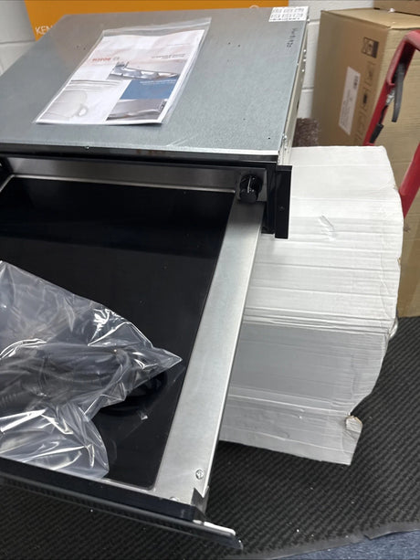 Bosch BIC630NS1B (30) 14cm Warming Drawer in Black & Stainless Steel - (Ex Display) - HW181930