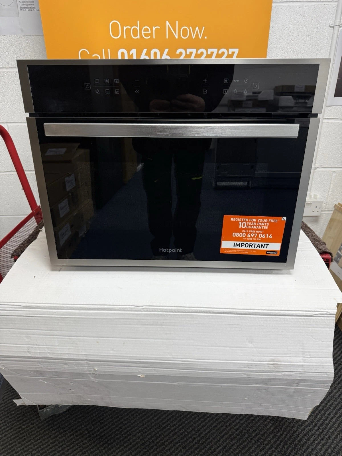 Hotpoint Cook on 3 HCW6O7HTSXUK (13) 53 Litre 950W Built-in Compact Oven with Microwave in Stainless Steel - (Blemished) - HW182313