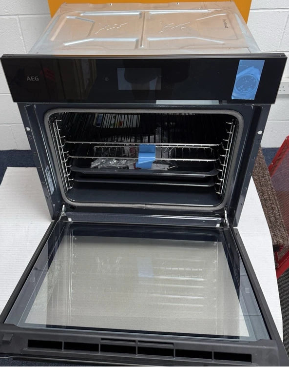 AEG NBR7P731SB (43) 7000 MealAssist Built in Single Oven with SteamCrisp and Pyrolytic Self Cleaning - A++ Rated - (Ex Display) - HW182643
