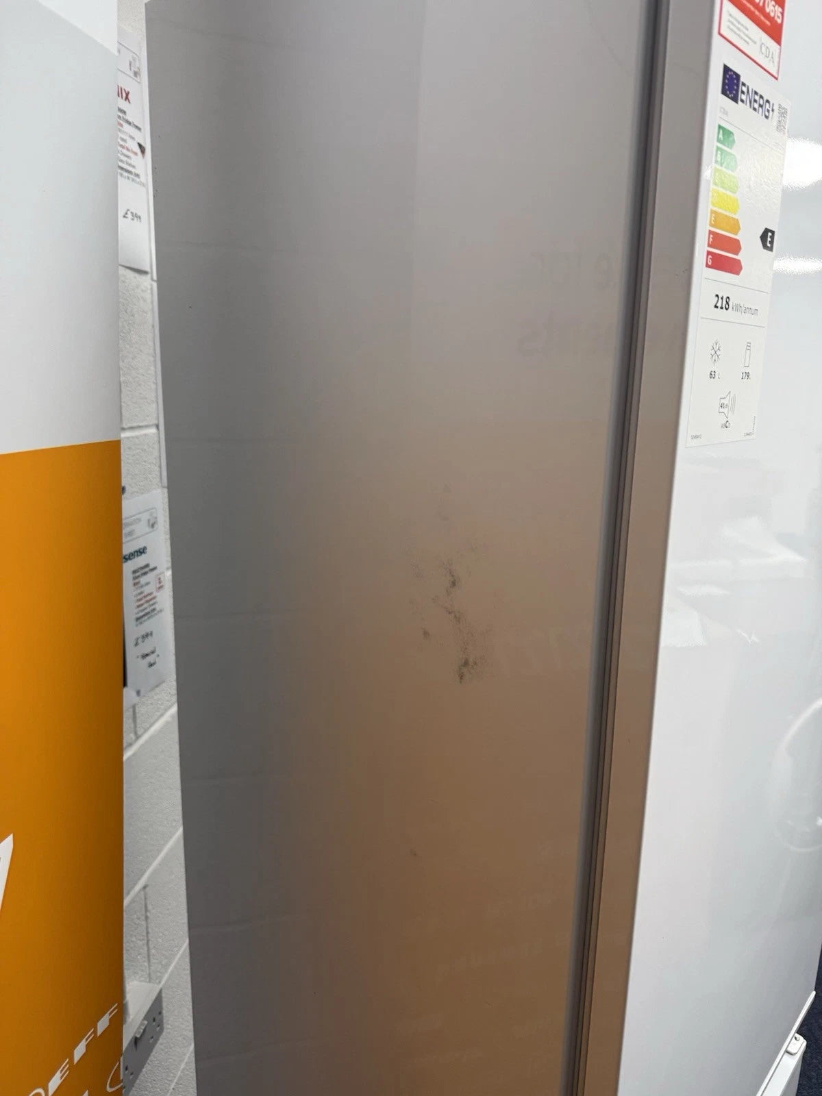 CDA CRI871/1 70/30 Integrated Frost Free Fridge Freezer - E Rated - (Blemished) - HW181848