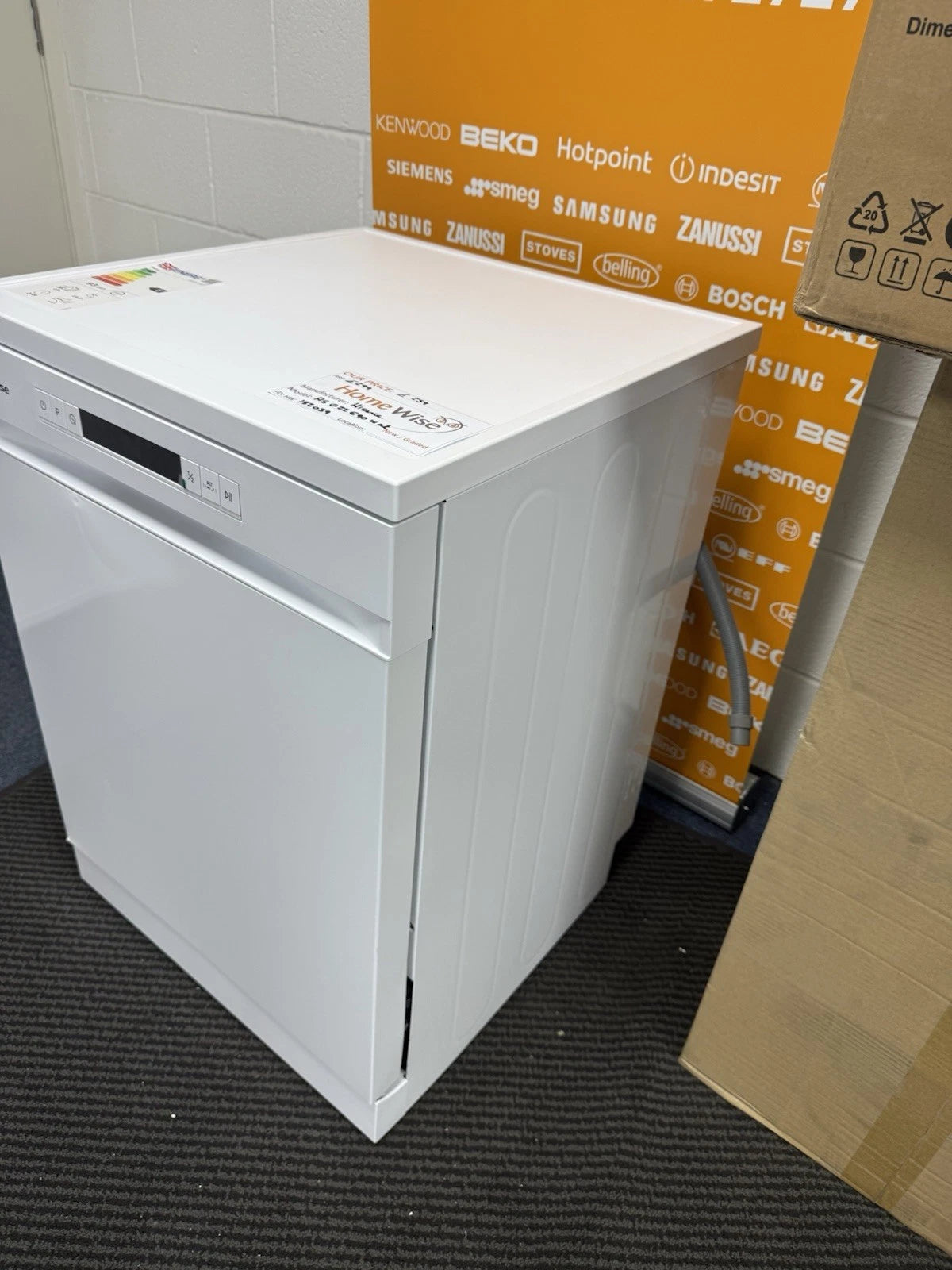 Hisense HS622E90WUK (39) 13 Place Settings Full Size Dishwasher in White - (Graded) - HW182039