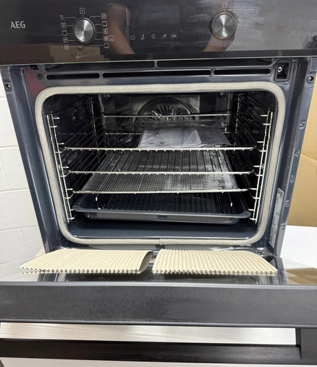 AEG NBS6P521AB (42) 6000 SenseCook® Built-in Electric Single Oven with Pyrolytic Self Cleaning in Black Glass - A+ Rated - (Ex Display) - HW182542