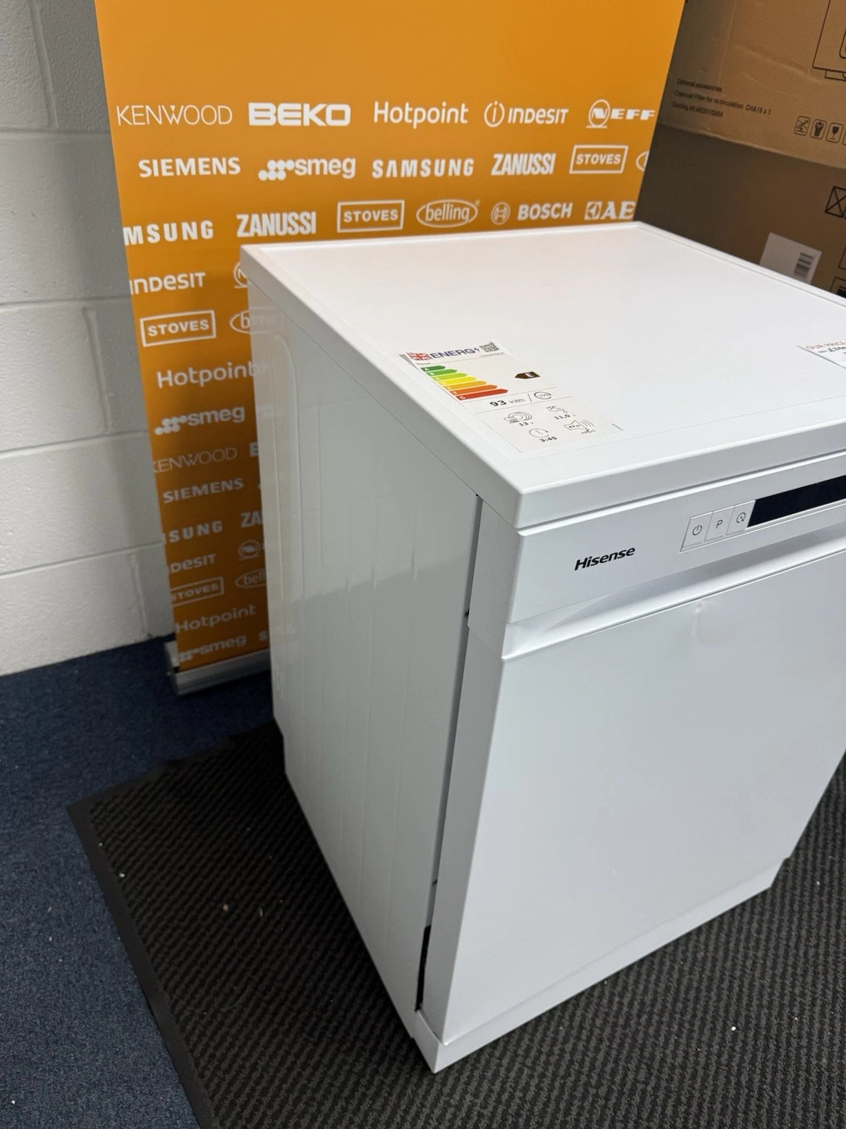 Hisense HS622E90WUK (39) 13 Place Settings Full Size Dishwasher in White - (Graded) - HW182039