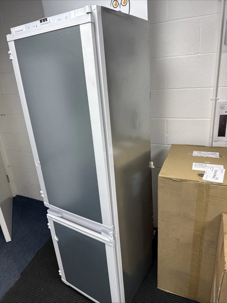 Beko BCFD4V73 (82) 70/30 Frost Free HarvestFresh™ Integrated Fridge Freezer with Sliding Hinge - E Rated - (Ex Display)  HW181882