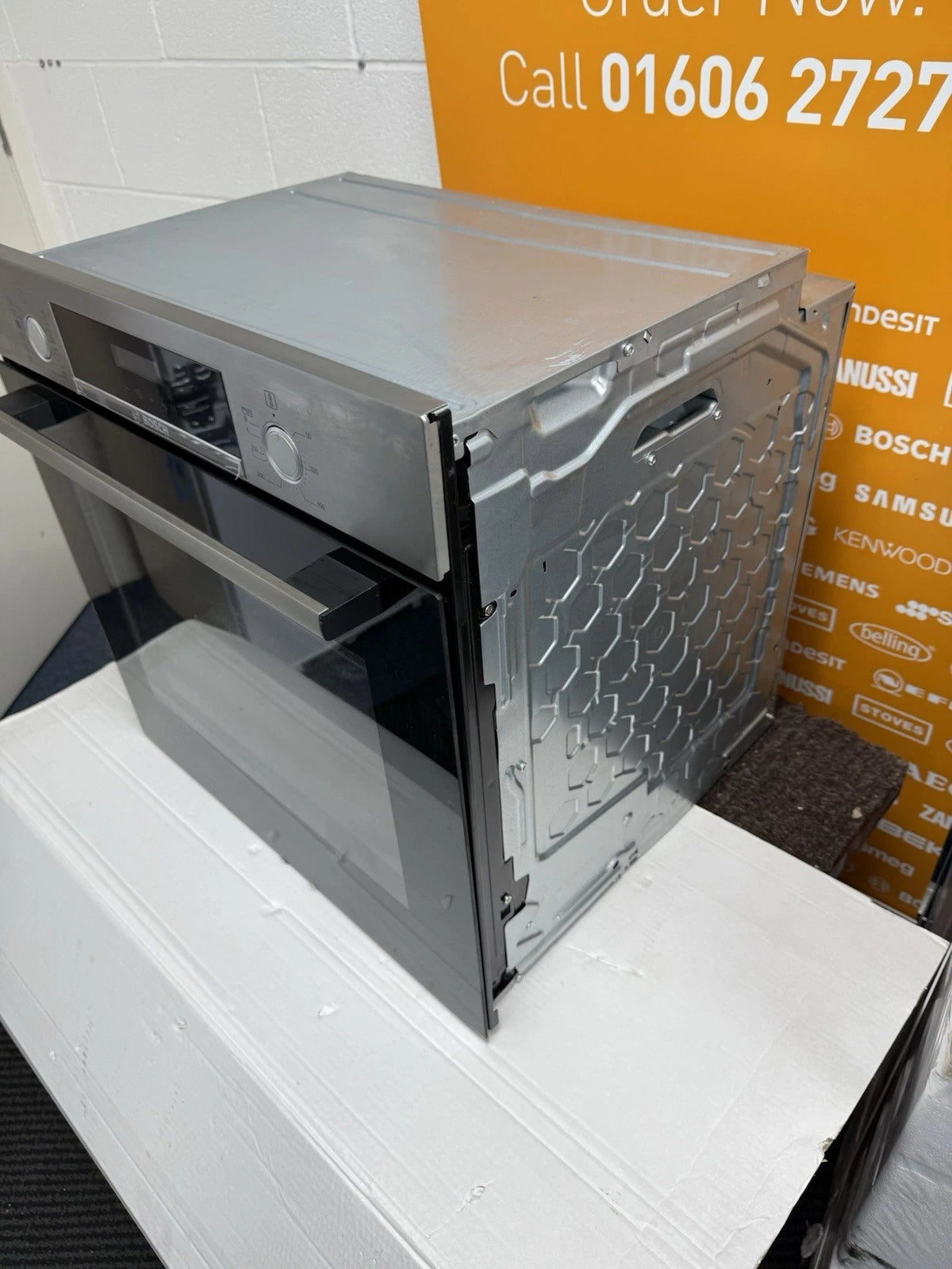 Bosch Series 4 HQA574BS3B (81) Electric Single Oven with Pyrolytic Self Cleaning in Stainless Steel - (Graded) - HW181914